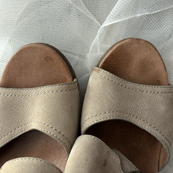 Dansko high Platform wedge leather sandal with buckle TAUPE SUEDE size 40 - Picture 9 of 10